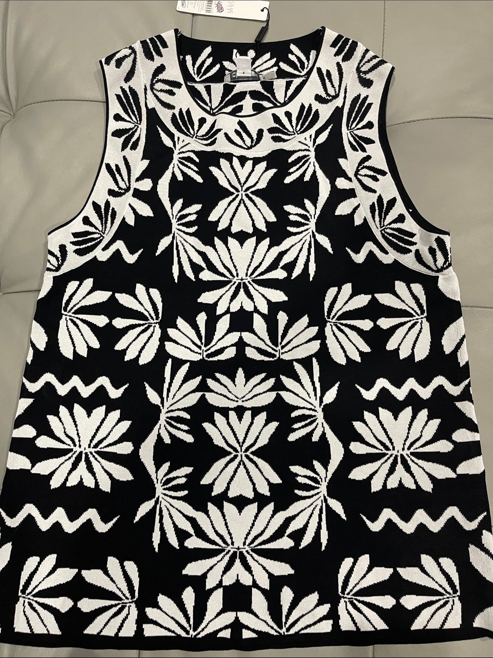 Chico's Black and White Floral Knit Tank Sweater Sz 0